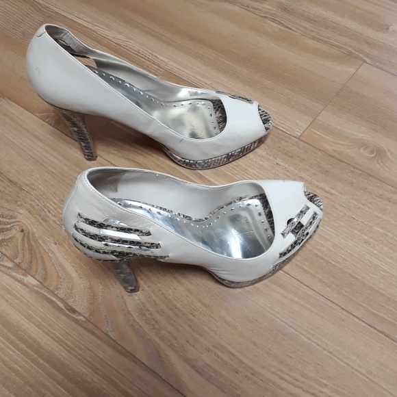 BCBGirls leather peep toe heels - Picture 2 of 4